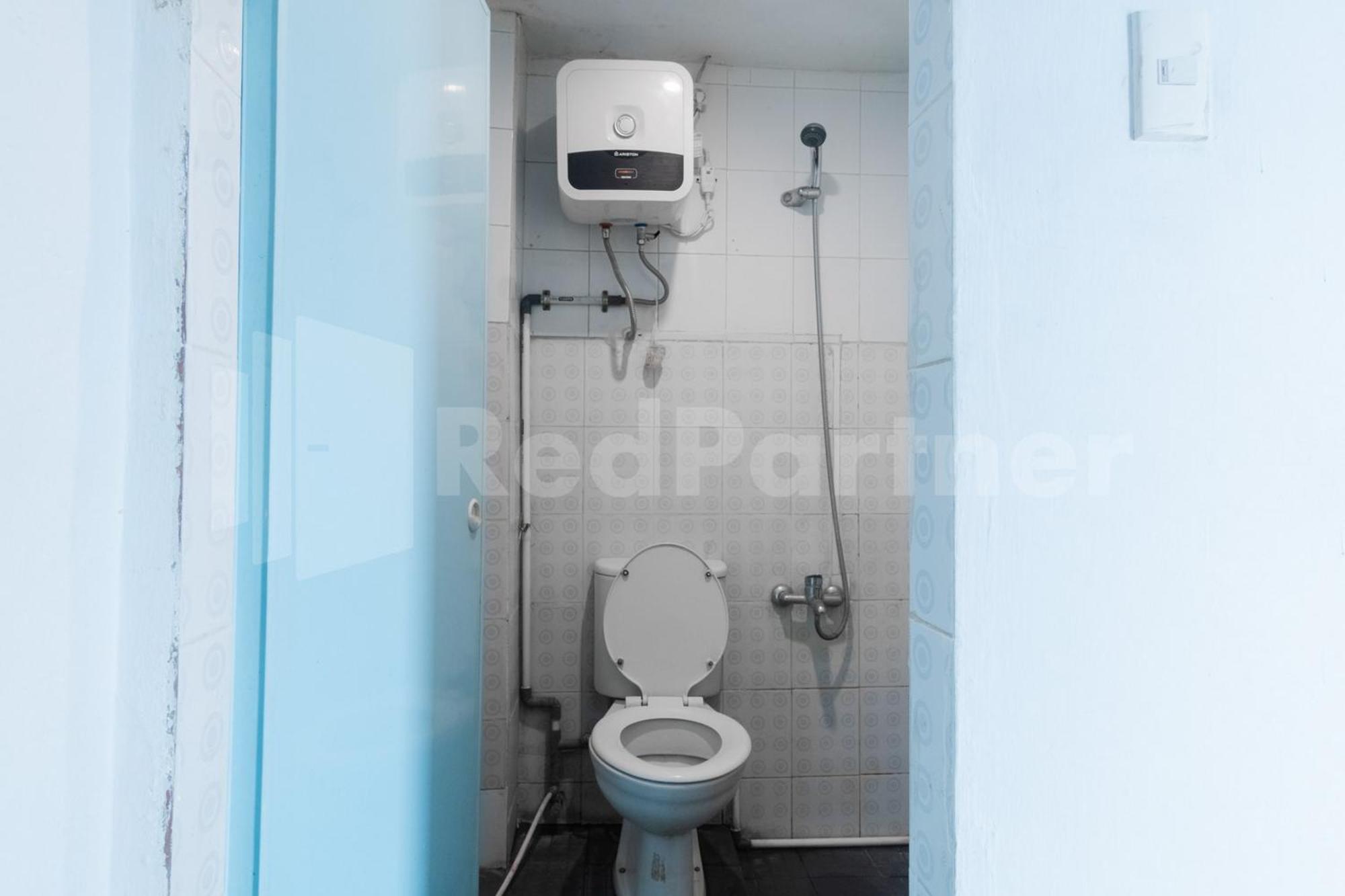 Teratai Guesthouse At Rs Adam Malik Medan Mitra Reddoorz Dış mekan fotoğraf